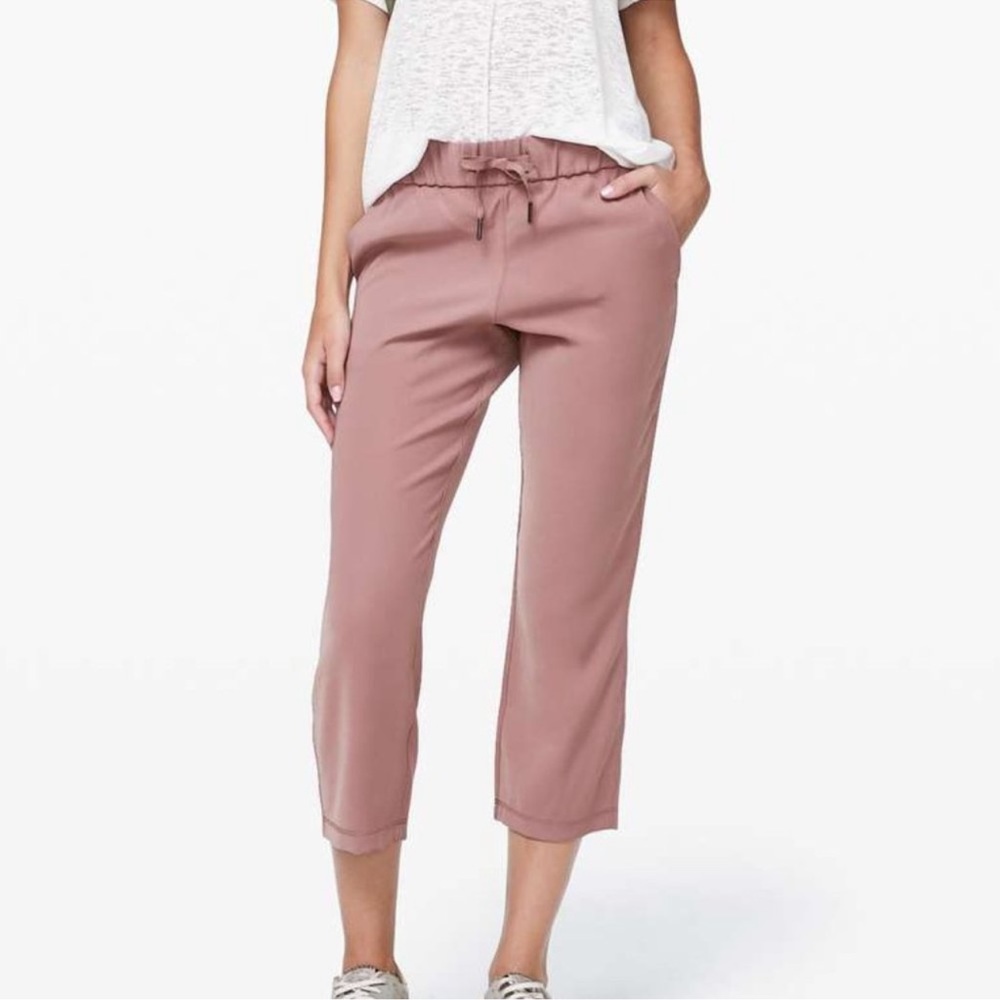 Lululemon Athletica On The Fly Crop Woven Rose  Dust Pink Pants Size 12